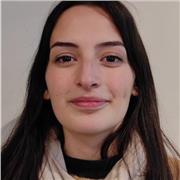 Apta para todas las edades con un crtificado de C1 de cambridge obteniendo puntuaciones altas en Reading y en el  Use of English.